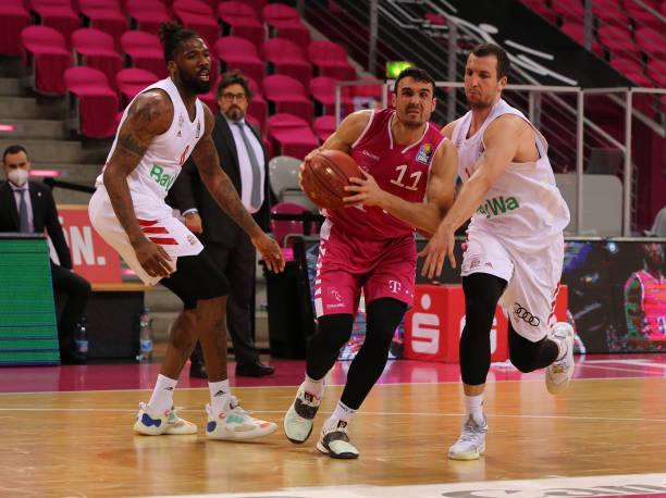 者将球传给 者将球传给