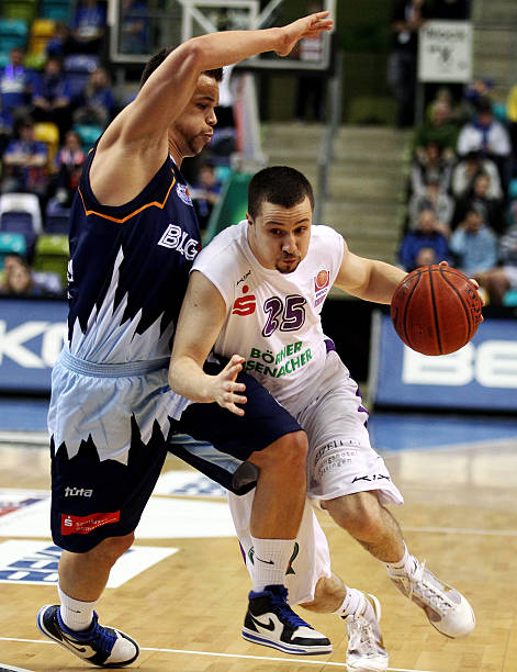 在分析佩尼 在分析佩尼